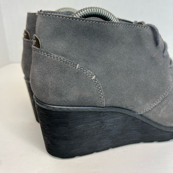 Clarks Collection Womens Hazen Charm Grey Suede Wedge Ankle Booties Sz 7M XLNT! - Picture 6 of 13